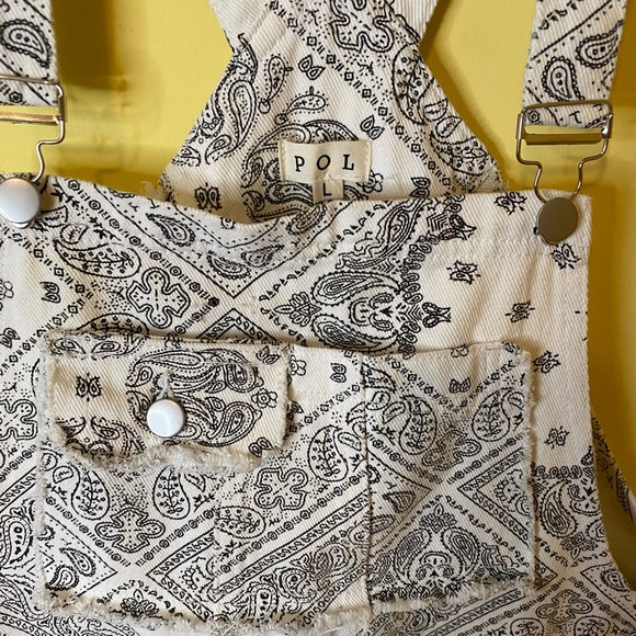 POL White and Gray Patterned Romper - Picture 4 of 12